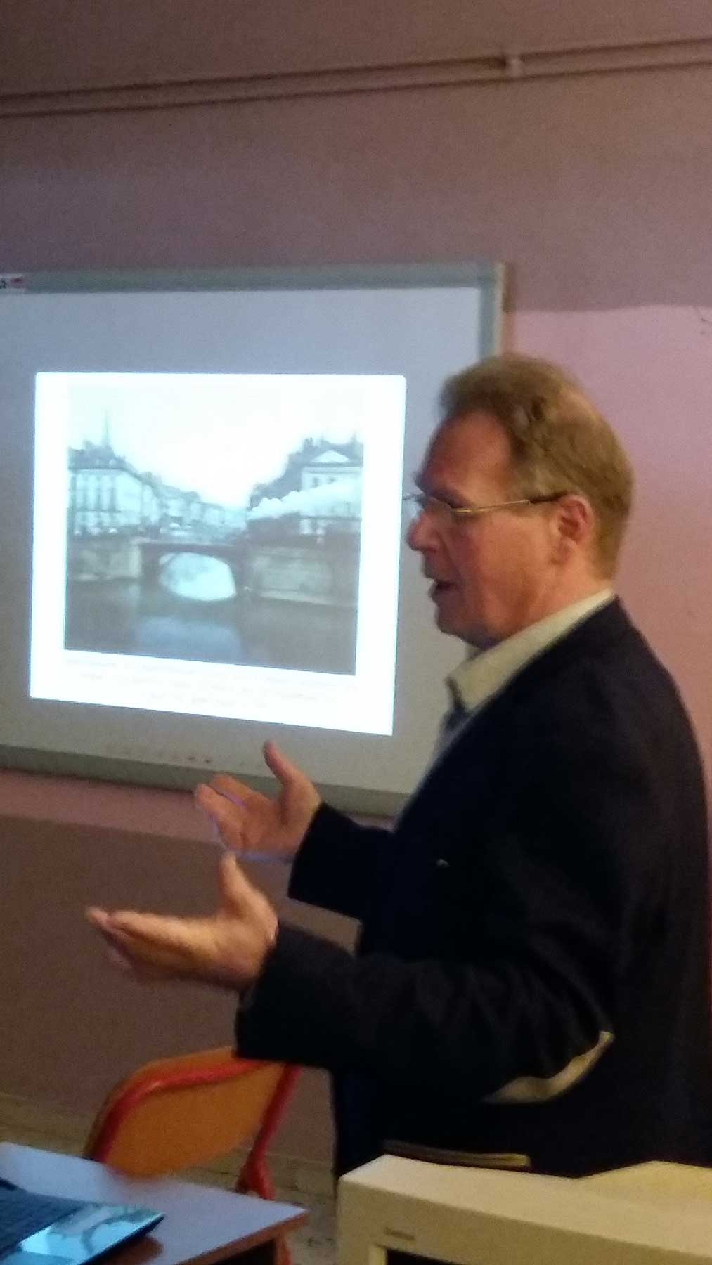 Απο το Βόλο στη Ναντη σε 80′. Διάλεξη του Αντώνη Γκρέκα στο 30ο Δημοτικό Σχολείο Βόλου, 2 Μαρτίου 2017