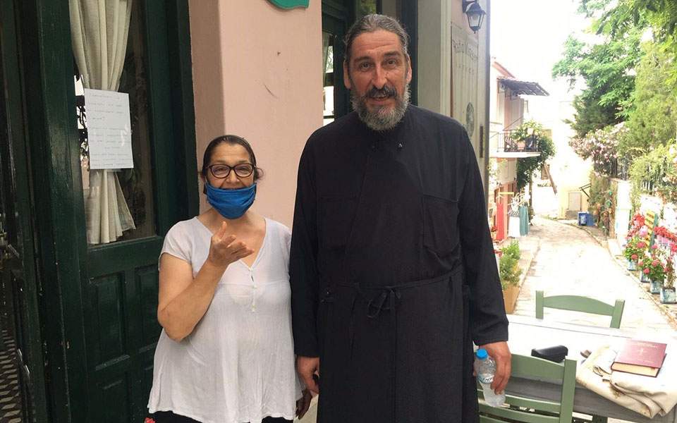 #StaySafe. Σάββατο μεσημέρι στην πλατεία του Λαύκου, στο Πήλιο, Μαργαρίτας Πουρνάρα